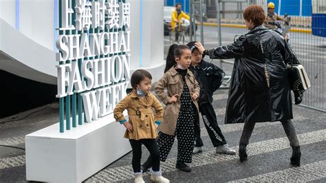 The Best Street Style Photos From Shanghai Fashion Week Spring 2021 Vogue