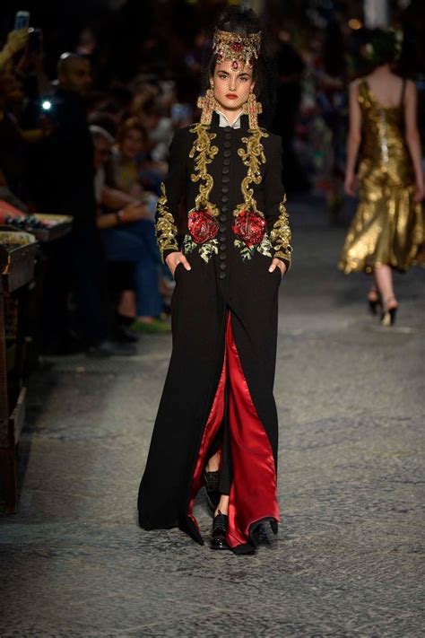 Dolce Gabbana Celebrate Sophia Loren And Naples With A High Low And