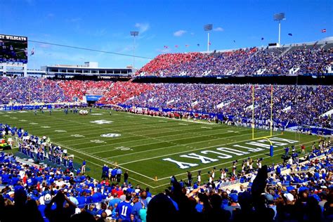 Kentucky Football A Rivalry Day In The Bleachers A Sea Of Blue