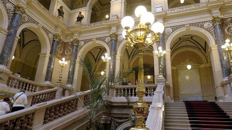 Bylo založeno v roce 1818 jako vlastenské muzeum. Národní muzeum Praha - Vstupné, otevírací doba, sbírky