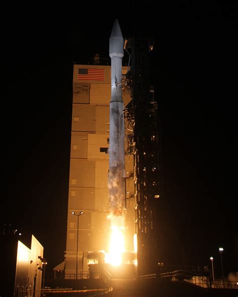 Photos Atlas V Blasts Off With Secret Nro Payload Atlas V Nrol 55