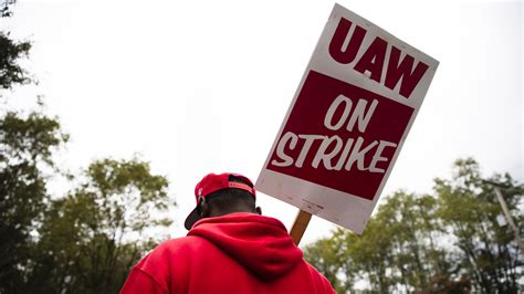 Uaw Ends Strike Against Gm Ratifies New Contract Npr
