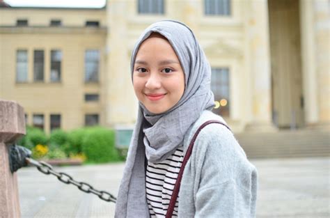 Kami menemukan, perempuan berhijab lebih teredukasi. Gita Savitri Menjadi Satu-Satunya Wanita Indonesia di ...