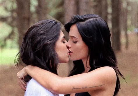 Lesbians Kissing Lesbian Love Cute Lesbian Couples Lesbian Pride