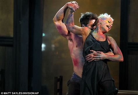 Pink Stuns At Amas And Does Splits On Dance Partners Shoulders As Part