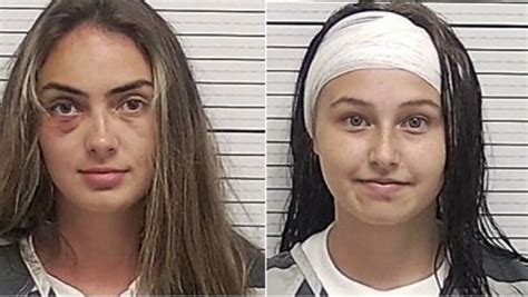 Des Femmes De Floride Arrêtées Après Une Bagarre Du 4 Juillet Au Cours De Laquelle L Oreille D