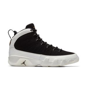 It was an instant favorite among players and it made a blockbuster appearance in the animated classic, space jam. Retro Jordans | Jordan Sneakers | Hibbett Sports