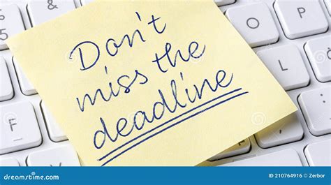 Sticky Note On A Keyboard Dont Miss The Deadline Stock Photo Image