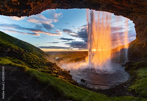 Seljalandsfoss Island Wasserfall Waterfall Iceland Reise Midsummer