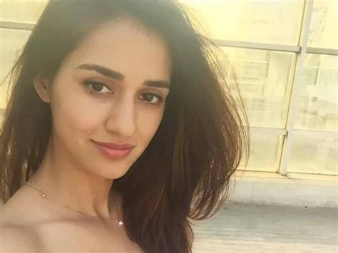 Disha Patanis Weekend T For Fans Is A Sizzling Mirror Selfie The