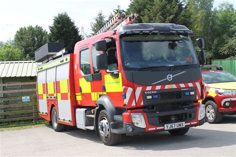Yj67 Uwx Volvo Fl West Yorkshire Fire Rescue Wy999 Flickr
