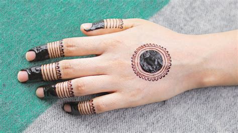 Learn to make round tikki mandala mehndi design with bangle. Gol Tikki Mehndi Designs For Back Hand Images / Most ...