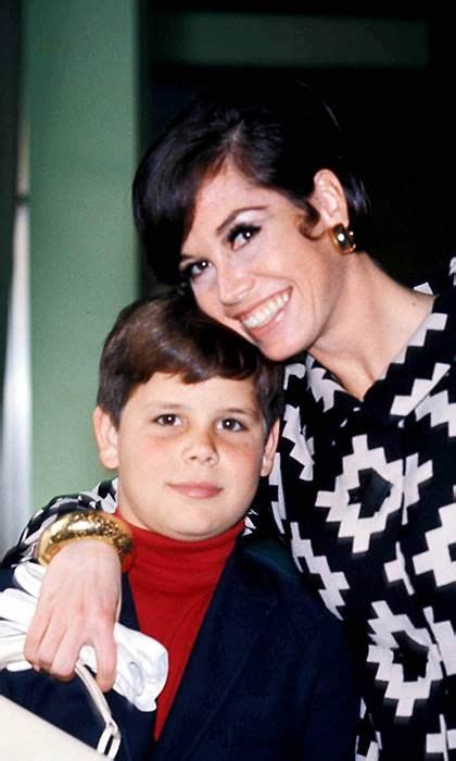 mary tyler moore and her son richie mary tyler moore mary tyler moore show classic hollywood