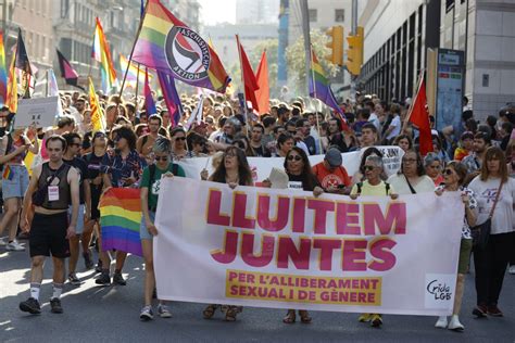 fotos del desfile del orgullo lgtbi 2023 en madrid imágenes