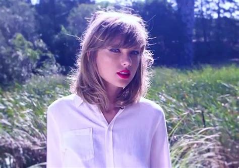 All Of Taylor Swifts Red Lip Classic Moments From The Style Video