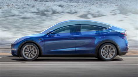 Nun sind die ersten fotos des innenraums öffentlich geworden. Tesla Model Y Electric Range Just 8-10% Less Than Model 3 ...