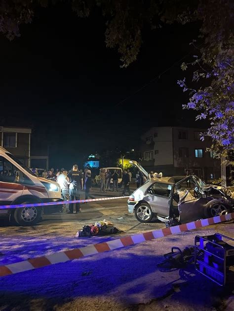 54 plakalı otomobil ağaca çarptı 1 ölü 3 yaralı Medyabar