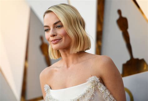 margot robbie debuted the most enviable bob haircut at the oscars real simple