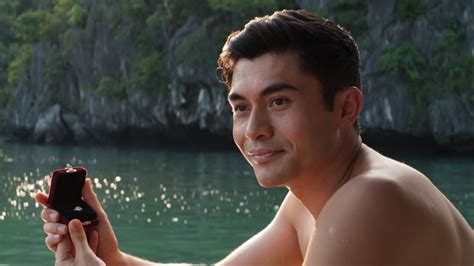 This contemporary romantic comedy, based on a global bestseller, follows native new yorker rachel chu to singapore to meet her boyfriend's family. BAJECZNIE BOGACI AZJACI- Oficjalny zwiastun #1 PL - YouTube