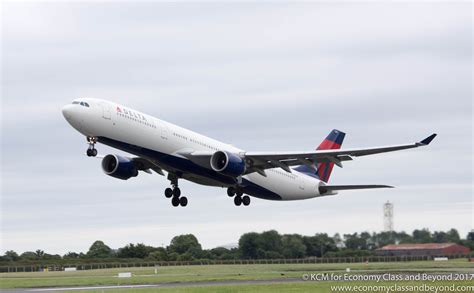 Delta Air Lines Airbus A330-300 Dublin Airport - Image, Economy Class