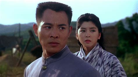 Tujuh tahun setelah kematian chen zhen, yang ditembak setelah menemukan siapa yang bertanggung jawab atas kematian gurunya (huo yuanjia) di shanghai yang diduduki jepang. Fist of Legend with Jet Li | Martial Arts Action Movies ...