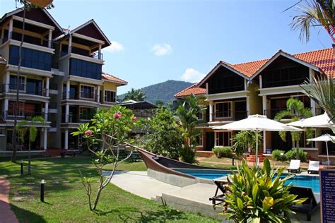 Suria beach resort, odalarına giriş, saat 14:00'ten itibaren başlar. Anjungan Beach Resort op Pangkor, West-Maleisië - Van Verre