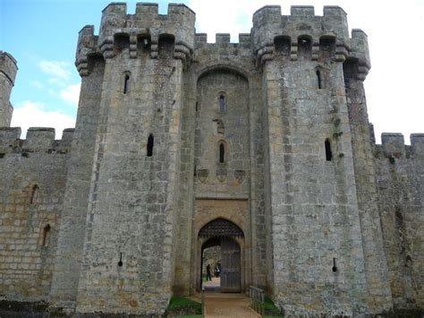 The Gatehouse Bodiam Castle © Jeremy Bolwell Cc By Sa20 Geograph
