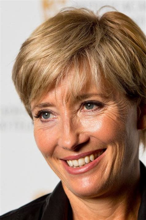 Zobacz, co emma thomson (emmat0259) odkrył(a) na pintereście — największej na świecie kolekcji pomysłów. Emma Thompson as Karen | Emma thompson, Short hair styles ...