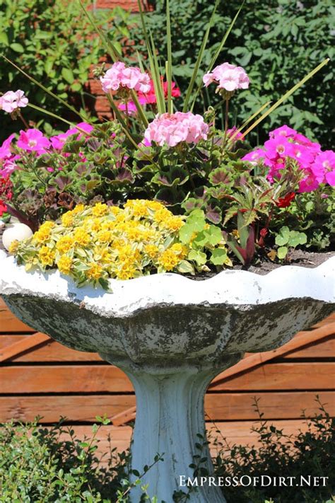 21 Gorgeous Flower Planter Ideas From Home Gardens