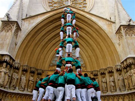 What Are Human Towers Or Castells Livingit Experience Catalunya