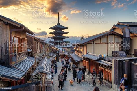 Yasaka Pagoda And Sannen Zaka Street In Kyoto Japan Stock Photo