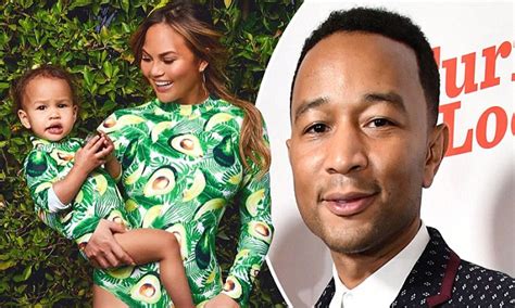 Chrissy Teigen And Daughter Luna Wear Matching Swimsuits Daily Mail Online