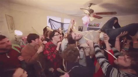 12 Typical And Funny Things College Freshmen Do