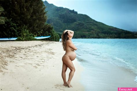 Evelyn Artistic Nude Maternity Sessionsecret Beach Hawaii Fernanda