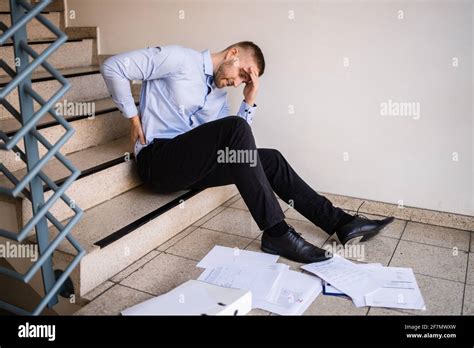Man Falling Down Stairs Hi Res Stock Photography And Images Alamy
