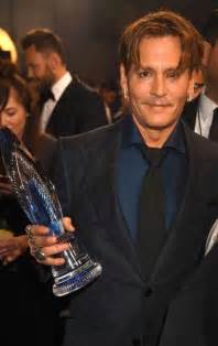 Johnny Depp With His 2017 Peoples Choice Award Johnnydepp Johnnydepp2017peopleschoice
