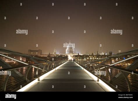 Millennium Bridge London England At Night Stock Photo Alamy