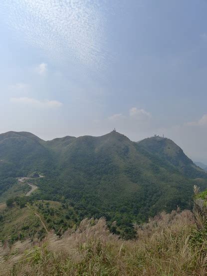 Kowloon peak (fei ngo shan). 牛坳枕田飛鵝