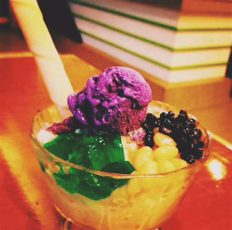 halo halo a popular filipino dessert with mixtures of shaved ice and evaporated milk to which