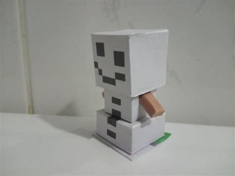 Pixel Papercraft Snow Golem