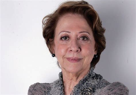 In late 40s she was translating and adapting famous theater plays to radio. Fernanda Montenegro fala sobre escola do nome artístico ...