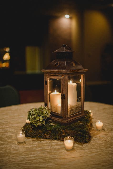 Wooden Lantern Centerpiece With Moss Stand | Centro de mesa para boda