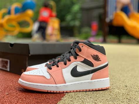 The timeless air jordan 1 has a number of drops coming this year along with other highly anticipated og and retro colorways of the air jordan 3, air jordan 4, and air jordan 6. 2020 Release Ladies Air Jordan 1 Mid "Pink Quartz" 555112-603