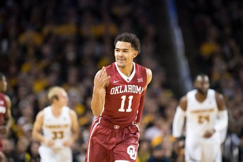 Rayford trae young was born in 1998 in lubbock, texas. NCAA : l'épatant Trae Young renverse Wichita State ...
