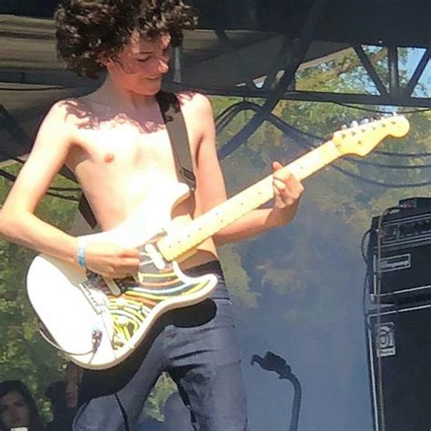 Pin de 𝗹𝗶𝗿𝘀 en finn wolfhard Actrices adolescentes Chicos famosos