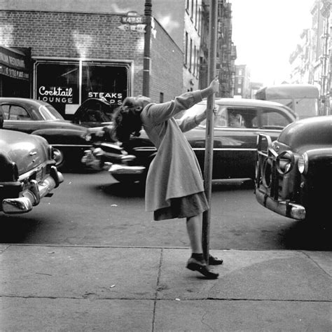 Fascinating Black And White Photos Capture Street Scenes Of New York