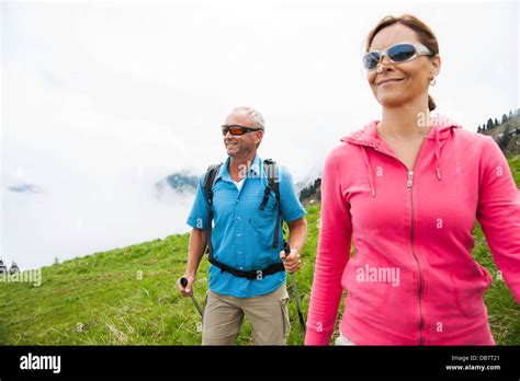 Fitness Couple Hiking Hi Res Stock Photography And Images Alamy