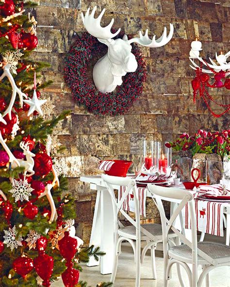 From gingerbread reindeer to glittering meringue christmas trees, your litter helpers are sure to love these creative christmas baking ideas. 30 Elegant Christmas Decorations Ideas For This Year ...