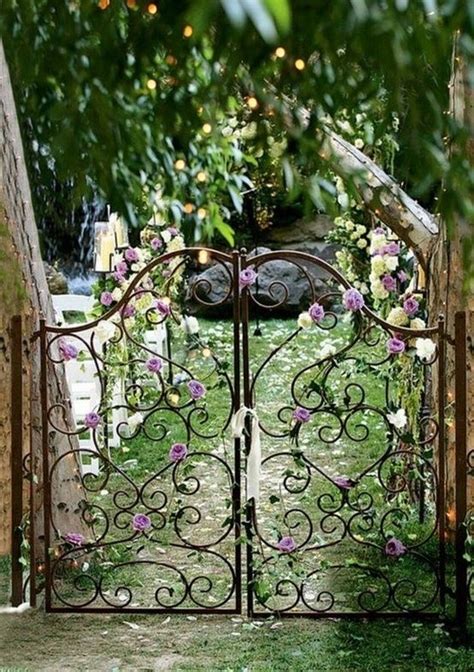 5 Vintage Garden Gate Ideas For An Antique Look