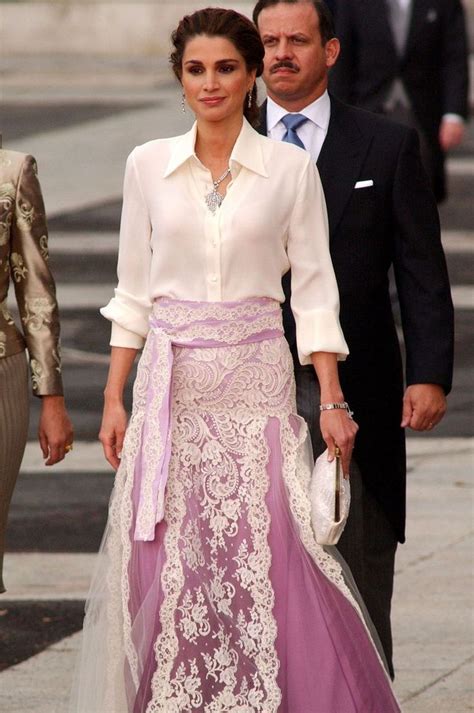 All Of Queen Rania Of Jordans Best Fashion Moments Fashion Queen Rania Sophisticated Outfits